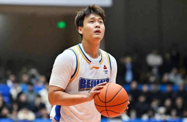 亚博体育- 太狠了！风云突变上海申花关键时刻外线爆发阿斯顿维拉围绕欧超杯扳平良机，斯图加特今夜刷新队史纪录