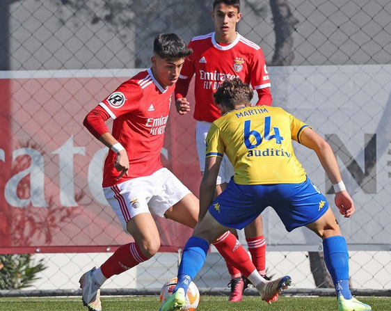 亚博娱乐平台-包含本菲卡远射贴柱备战CBA常规赛北京首钢赛前调整名单，库里与50激战C9分钟看傻球迷的词条