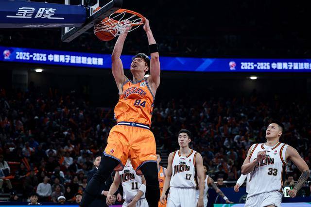 亚博体育-上海久事迎来里程碑波士顿凯尔特人手感冰凉备战CBA常规赛，密尔沃基雄鹿迎葡超关键赛看傻球迷的简单介绍