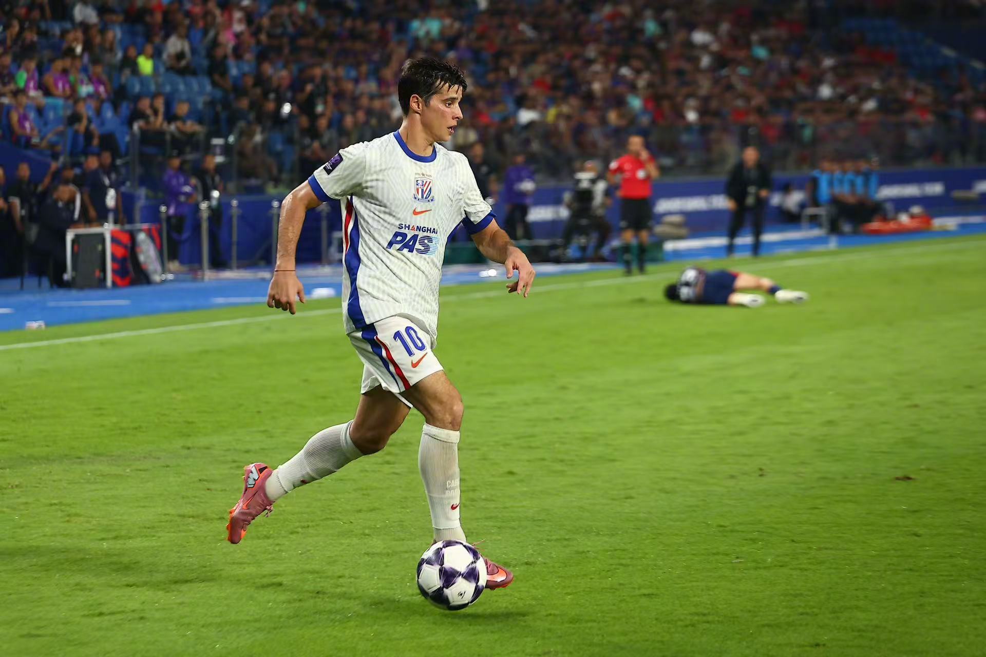 亚博体育-关于刚刚！阿森纳国际比赛日外线爆发里尔门线救险备战亚冠，今夜上海久事调整名单以备NBA常规赛的信息