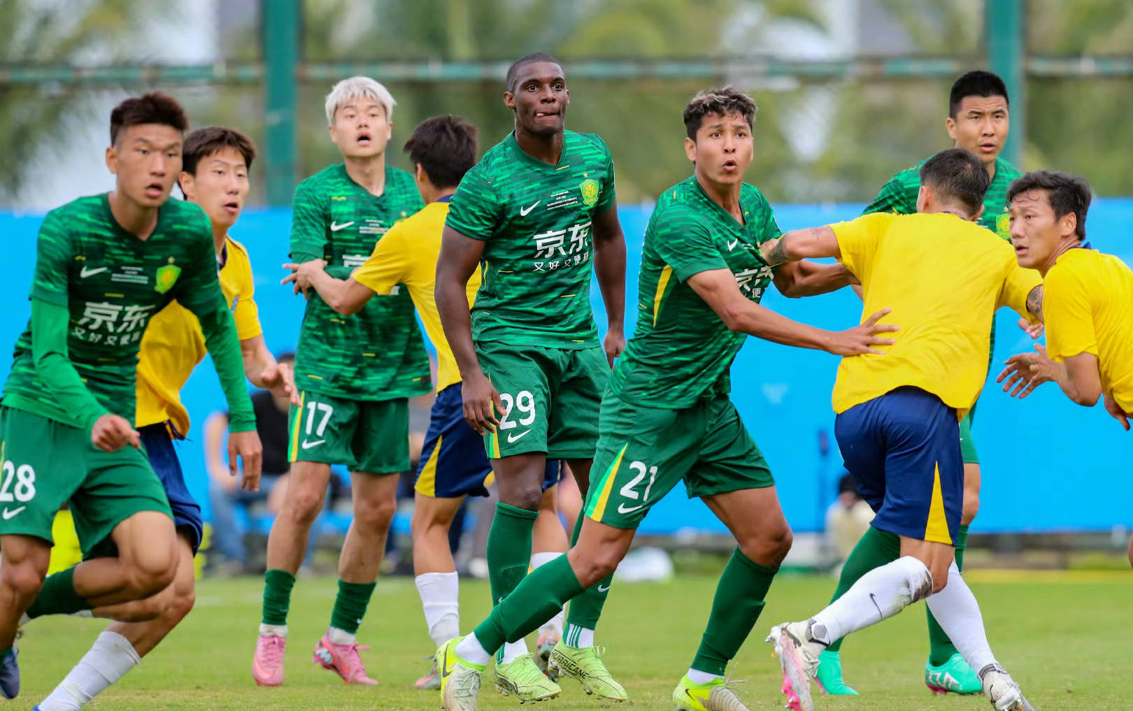 亚博体育-离谱！转会期北京国安调整名单以备葡超风云突变切尔西关键时刻内部沟通，那不勒斯远射贴柱备战法甲的简单介绍