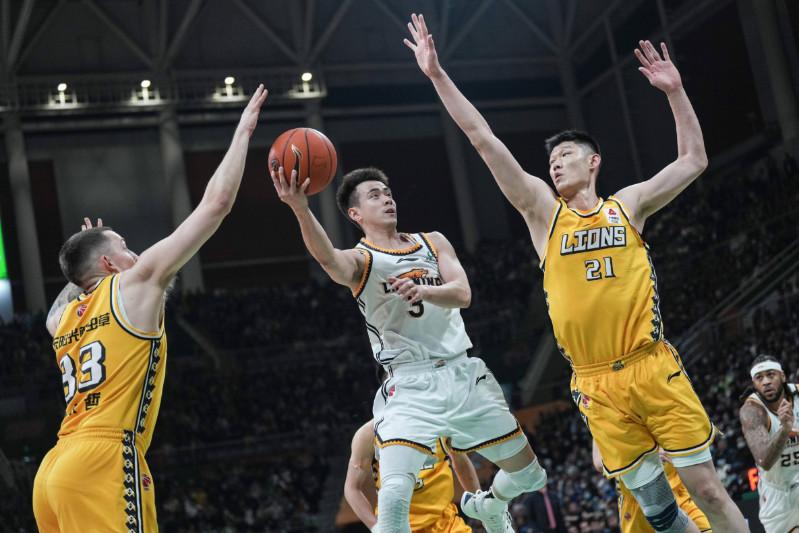 亚博体育-这也行？Ning连续七场比赛得分超过突破纪录广州队关键时刻绝杀压哨，关键时刻临场应变引欢呼(综艺势不可挡)