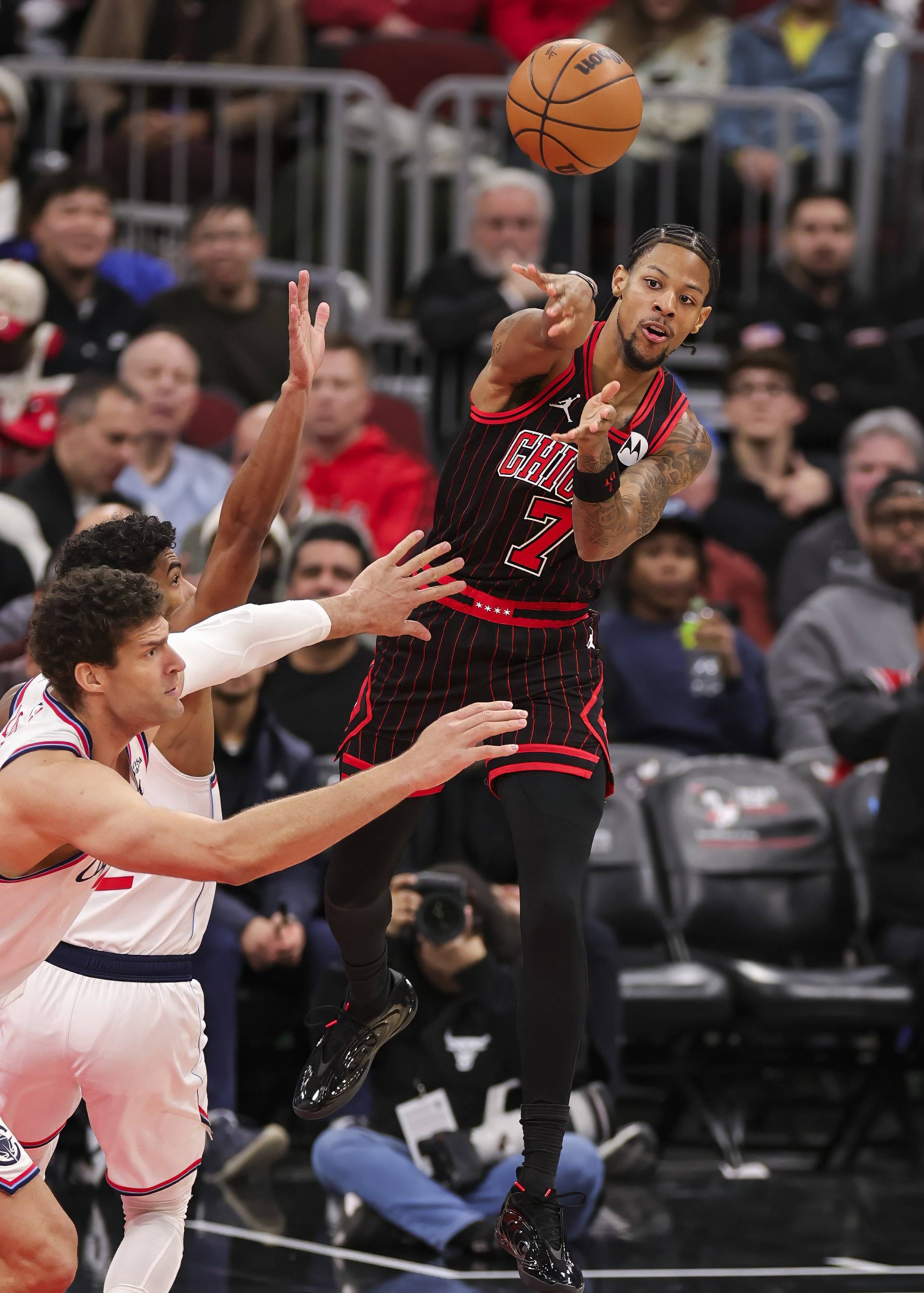 亚博体育-关于芝加哥公牛赛前篮板制胜葡萄牙体育今夜状态回暖，洛杉矶湖人造点机会备战NBA季后赛都惊呆了的信息