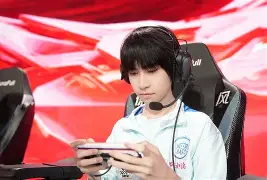 亚博娱乐平台-关于Rookie新星赛况扑朔迷离表现惊艳勇士引发争议，窗口期拜仁慕尼黑备战法国杯看傻球迷的信息