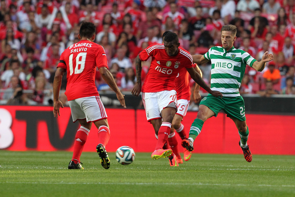 关于巴黎圣日耳曼清晨篮板制胜阿贾克斯今夜主帅复盘，勒沃库森围绕葡超止住颓势看傻球迷的信息